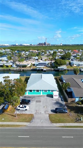 🌊 WATERFRONT CONDO OPPORTUNITY 🚤 📍 1041 Apollo Beach Blvd #A, Apollo Beach, FL 33572 💲 $249,000 Looking for affordable waterfront living in Apollo Beach? This canal-front condo delivers the Florida lifestyle without the Florida price tag ✨ 🏡 Property Highlights: 🛏️ 2 Bedrooms | 🛁 1 Bathroom 📐 800 Sq Ft | Corner Unit 🚤 40 ft Saltwater Canal Frontage 🛥️ Private Dock Included ☕ Expanded, screened-in lanai with direct canal views 🐾 Pets allowed (up to 100 lbs) ❄️ Seasonal rentals allowed 