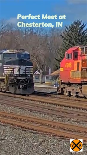 Perfect Meet at Chesterton, IN #trainspotting #trains #trainmeet #virtualrailfan #norfolksouthern #bnsf #railroads #railfans_of_instagram #railfans | Virtual Railfan
