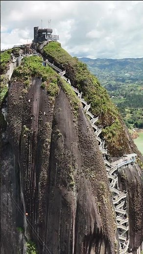 El impactante origen de la Piedra del Peñol ⛰️🇨🇴 ¡Lo que nadie te cuenta!