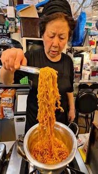 80 years old Korean Grandma’s Buldak Ramen 🔥 |#광장시장 #불닭볶음면 #KoreanStreetFood #BuldakRamen #foodie