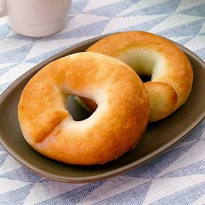 もちもち食感！ 米粉ベーグルのレシピ動画・作り方 | デリッシュキッチン
