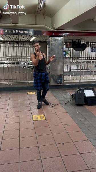 The beauty is always around the corner on the NYC Subway when you look for it! #nyc