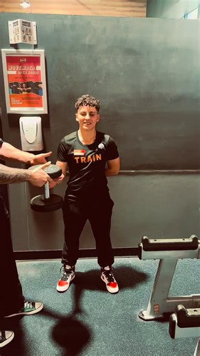 How well do the Crunch employees know our dumbbells? Find out now! 😤😤 #crunch #training | Crunch Fitness