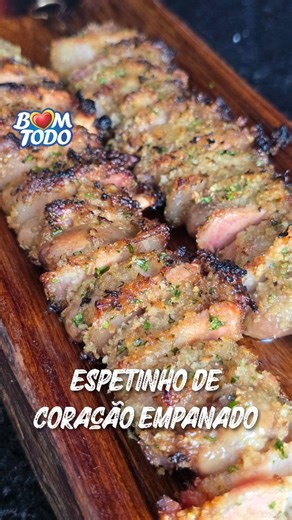 Militão No Fogão | Militão Chaves on Instagram: "Esse coração eu aposto que vocês ainda não provaram! E tenho certeza que, quando provarem, só irão querer fazer assim 😂 😂 Esse é meu coração de frango "empanado". Crocante por fora, suculento por dentro, e cheio de sabor! 😋 Usei o coração congelado da @sigabomtodo, que vem bem grandão, e ainda mantive a gordurinha pra um toque a mais de sabor. As quantidades são meio que "na doida", então não se preocupem tanto com elas. Pra uma bandeja de 500g