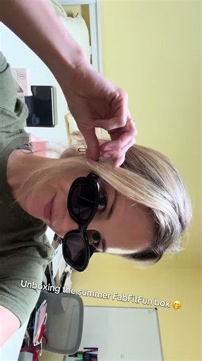 Pre-finals pick me up. Unboxing the summer edition FabFitFun box 🌸🙂 #fabfitfun #summer #girlsjustwanttohavefun #fyp #foryou #foryoupage @FabFitFun