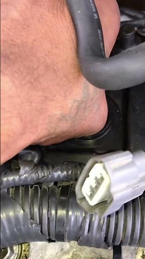 DIY compression test to know if your engine has compression, without any special tools #diy #shorts