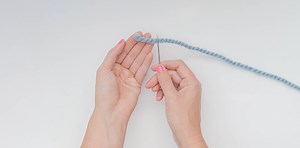 Knitting Hack: How to Thread a Yarn Needle [5 Easy Steps]