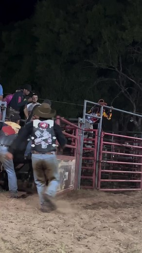 #torosdereparo #brangus #negro #rodeotime #adrenalina #torosbravos #rodeotime #ganaderia #lamontaña #ganaderosgt🇬🇹 #brasil🇧🇷