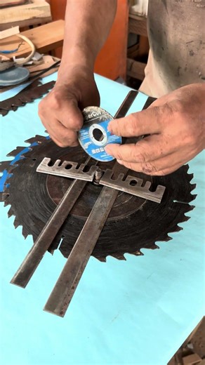 Carpentry techniques on spindle machine using discs #woodworking #carpenter #diy