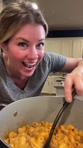 Follow for more! Homemade hamburger helper 1 lb lean ground beef2 tbsp tomato paste 8 Oz (half the box) elbow macaroni 1 tsp onion powder 1 tsp garlic powder 1/2 tsp chili powder 1/4 tsp black pepper 1/2 tsp salt 4 cups beef broth 2 cups shredded cheddar cheese Cook the ground beef in a large pot, drain grease if necessary,Add the seasonings, tomato paste and beef broth. Bring to a boil and add the pastaTurn the heat to medium and cook the pasta 10-13 minutes until al dente, stir occasionally Ad