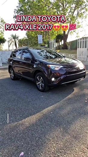 Toyota RAV4 XLE 2017: Espaciosa y Segura para Aventuras