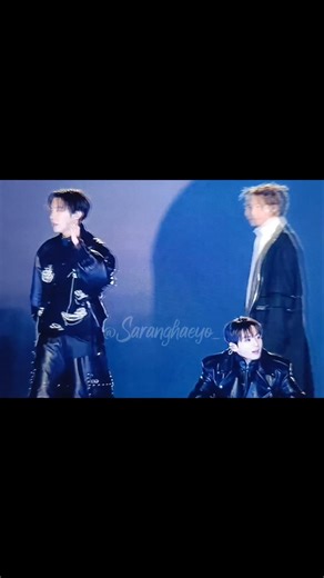 V saying his iconic 'Make some Noise' line😍😭