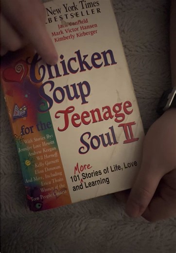 More alphabet asmr! B is for book 📕 #asmrtappingandscratching #lofiasmr #bookasmr #beginnerasmr