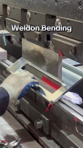 Manual bending of express parcel boxes is more precise#metalbox #ParcelDropBox #delivery #parcelbox #galvanizedsteel