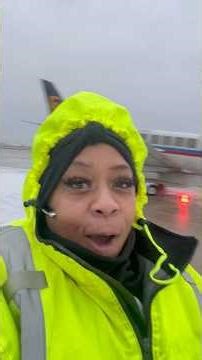 A day in my life as a UPS package Handler airport location #fedexground