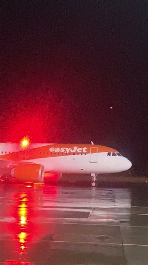 Approaching Aircraft