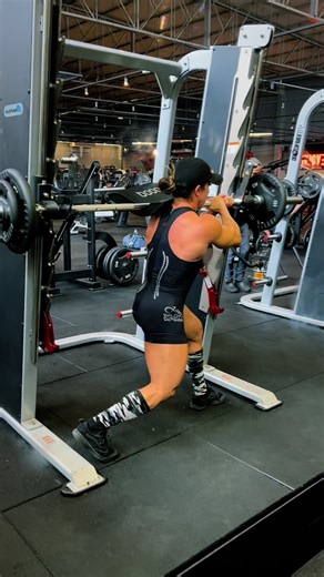 Eliza Rodrigues 🌸 on Instagram: "Boa tarde!! Sem parar!! Então é assim, de centímetro em centímetro vamos melhorando esse shape... Sem pressa mas sem pausa... Antes que esqueça, sugiro que façam uma visita na página do @yumon_eaton. Um excelente profissional!! Seus treinos são inspiradores e eu já fiz muitos deles! É só uma questão de traçar um objetivo e segui-lo até o fim!! Defina os seus objetivos e dê tudo de si, pois você é o que pensa que é, e está exatamente onde deveria estar!! Entender