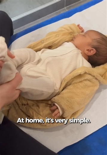 Séance d’ostéopathie pour bébé avec des gaz