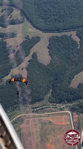 The US Army #goldenknights jumping into the Branson Wings of Pride #airshow on Saturday! #aviation