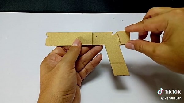 A simple cardboard rubber band gun toy made for children#fyp #CreativeVideo #Handmadediy #inventionp #Smallexperiment #funvideos #foryou