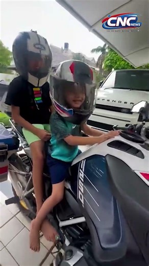 ਆਪਣੇ ਪਿਤਾ ਦੀ ਮੋਟਸਾਇਕਲ ਤੇ ਮਸਤੀਆਂ ਮਾਣਦੇ ਨਜ਼ਰ ਰਾਜਵੀਰ ਜਵੰਦਾ ਦੇ ਬੱਚੇ