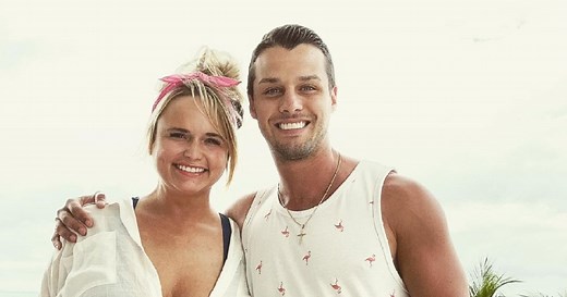 Miranda Lambert Bikini Pictures: Best Swimsuit Photos