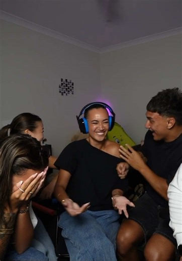 @Carey Gerrard how’s the nips neff 😂😮‍💨 @JWEBB twitch streams #twitch #jwebb #live #stream #steedmans