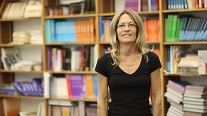 Watch how to sign 'I am sorry' in American Sign Language.