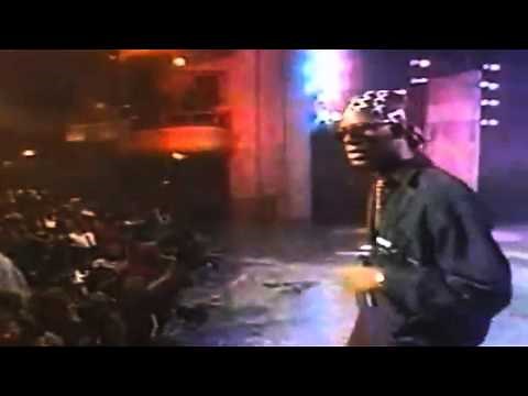 R. Kelly - Honey love (live performance)