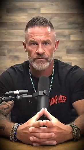 PROGRES ON on Instagram: "Pokud ostatní sledují každý tvůj krok, je jasné, kdo určuje tempo. #urcujusmer #vnitrnikompas #sebejistota #zivotpodlesebe #mentalnirust #odvaznazmena #sebehodnota #cestakcilum #motivacnizprava #vedomysmer"