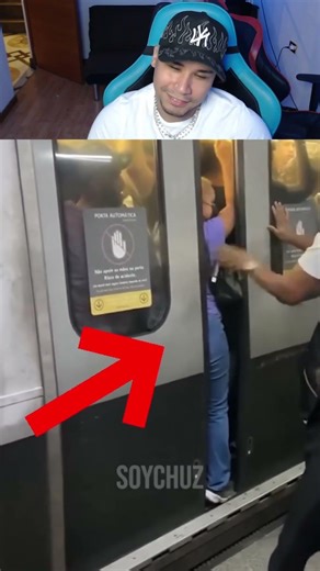 🇲🇽THIS LADY IS TRYING TO GET ON THE TRAIN😮😬😬