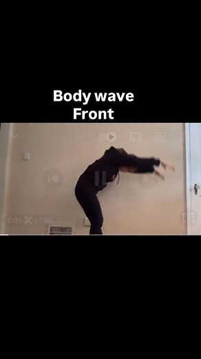 Body waveは必須要素ではなくなりましたが、warm upで取り入れているチームもまだあったりするのでは？ アメリカ🇺🇸のルールではBody waveは必須要素になっていて、かなりこだわっています。 ルールは別にして新体操の選手は様々な動きはさくっと綺麗にできる様にした方が良いと思うので、動き一つにしてもこだわりを持って行いましょう。少しの意識は大きな変化に繋がります。 参考になったら是非コメント📝やシェアお願いします🫶🏻 | Tokofit Rhythmic Gymnastics