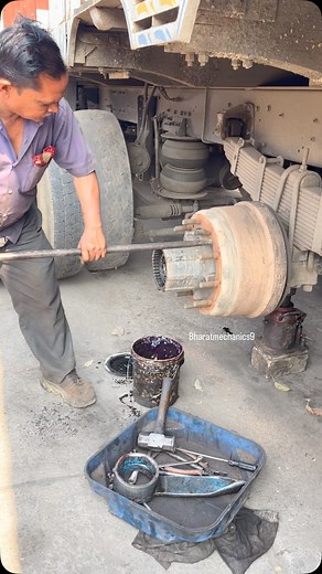 Indian mechanics on Instagram: "Truck hub stuck #mechanics #truck #repair #automobile"