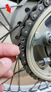 join a motorcycle chain step by step. This video shows the correct chain joint process during motorcycle repair and servicing. Follow this method when installing a new chain. #JoinOurTeam #followerseveryone #motorcycle #Chain #MotorcycleChain #ChainJoint #BikeRepair #MotorcycleService #BikeMechanic #NewChain #RepairTips #stepbystep | Igor Mendes
