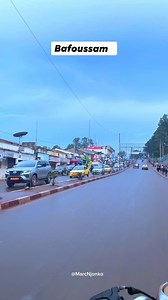 Voici la ville de Bafoussam, la capitale de la région de l'ouest du pays. Admirer ça beauté et sa splendeur d'une dimension sans pareille en Afrique comme 4 ème Ville #BAFOUSSAM #ouestcameroun #SamuelEtoo Source d'image - @MarcNjonko | Papa Cameroun