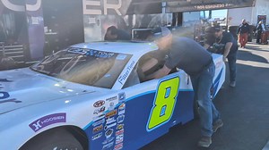 Bristol Borneman’s No. 8 Pro Late Model rolls off the scales and joins the CARS Tour West qualifying line. Qualifying begins around 1:30 p.m. local time in Tucson. 📸: Rence Brown | Short Track SCENE