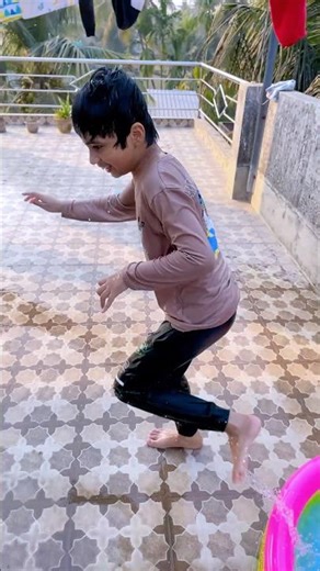 টানা এক ঘণ্টা জলে ভিজে এই ভাবে বসে আছে 🙈 এই বার দেখাচ্ছি মজা