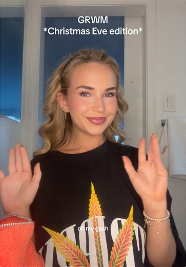 this makeup routine never fails me 🙏🏼🙏🏼 #grwm #christmaseve #chitchat #makeuproutine #ootd #lifeupdate #makeuptutorial #wxsoph #fyp @loréal paris usa @Beautyblender @rhode skin @PEPPERMAYO @Maybelline NY @BondiBoost @cliocosmetics_global @Morphe Cosmetics @Clarins USA @TheBeachwaver @Miu Miu @LAWLESS Beauty @Benefit Cosmetics