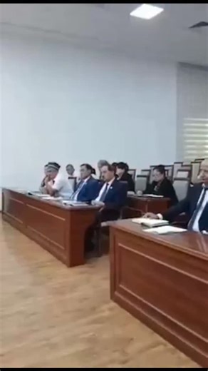 Rost24.uz | Rasmiy kanal on Instagram: "Hech kim tezak qilmay qo‘ydi – Qumqo‘rg‘on hokimi Surxondaryo viloyati Qumqo‘rg‘on tumani hokimi Anvar Normamatov deputatlar bilan yig‘ilishda hozirgi kunga kelib odamlar qishki mavsumda uylarini tabiiy resurslardan foydalanib isitmay qo‘yganini, shuningdek, “gazning tagi yo‘qligini” aytib o‘tgan. “Hech kim tezak qilmay qo‘ydi, tezak, chalmalarni yig‘ib, bosib, qishda ikkita taylab qo‘ysa bo‘ladi-ku. Hamma gaz-gaz deb qoldi. Gazning tagi bo‘lsa qani, yo‘q-