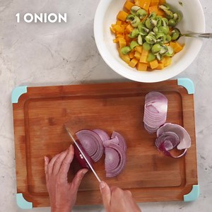 1.2K reactions · 1K shares | This Mango Kiwi Salsa is irresistibly sweet and spicy, super simple to make, and outrageously delicious. | CommonThread | Facebook