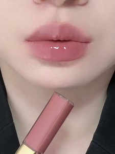 Perfectly Plump & Glossy Lips: Step-by-Step Tutorial for Everyday Wear! 🌟