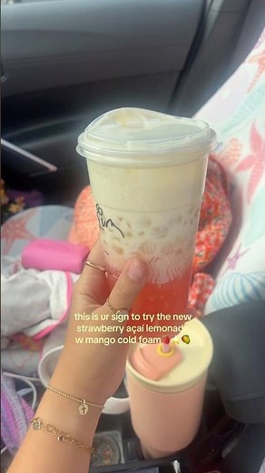 strawberry açaí lemonade w mango cold foam🍓⭐️🥭 #starbucks #starbucksmango #mangorefresher
