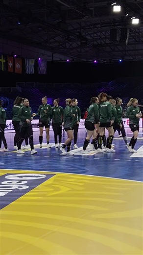 Hamarosan kezdődik a MAGYAR-ROMÁN rangadó! 🇭🇺🆚️🇷🇴 Első középdöntős meccsünk a női kézi-vb-n ma 18:00-tól élőben az M4 Sporton és az m4sport.hu-n! 📺📲 | M4 Sport