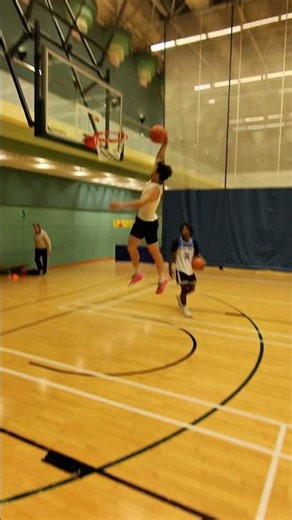 Cookie Monster sounding ahhhh 🍪🤣😭😭 #newvideo #funny #dunk #nba #practice #ballislife #balling