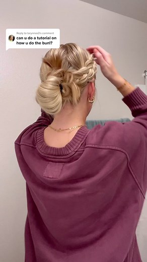 Replying to @tarynnas3 one of my most asked questions! It turns out differently every time #hair #messybun #messybuntutorial #messybunvibes #messybunsfordays #bun #shorthairbun #shorthairgirl #shorthairstyles #shorthairstyles #hairtok #hairtoks #blonde #messybuns #dirtyhair