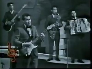 Chapala Jalisco de Antiguo MIKE LAURE. Miguel Laure Rubio (El Salto, Jalisco, México, 29 de septiembre de 1937-Ciudad de México, 19 de noviembre de 2000), conocido popularmente como Mike Laure, originalmente iniciado como músico de rock & roll a finales de los años cincuenta, formó su grupo "Los Cometas" en 1959 con temas como "El estudiante". A principios de 1960 decidió experimentar con un nuevo ritmo tropical, la cumbia, y a principios de esa década ya era conocido en el medio, por fusionar r