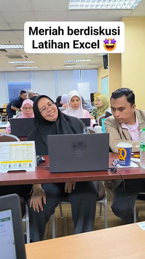 3K views · 25 reactions | Kursus Interactive Database Excel Analysis Hari 1 bersama Universiti Kuala Lumpur . Kursus ni hands-on Belajar dan berlatih Menggalakkan perbincangan antara peserta ❤️ . #zahidahsharif #microsoftexcel #JomUrusDatabase #exceltips #kursusexcel #kelasexcel | Zahidah Sharif | Facebook