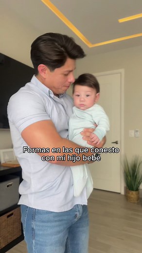 COMO CONECTO CON MI HIJO BEBÉ. Mamá crea un vínculo inmediato con bebé al saber que viene en camino, para nosotros es muy diferente, nos cuesta un poco más asimilar la llegada del bebé y ser conscientes de que ya somos papás desde el minuto cero. En algunos casos el vínculo entre padre e hijo es casi inmediato, y si no, no tiene nada malo, los papás podemos conectar de muchas maneras con nuestros hijos recién nacidos…Acariciarlo, besarlo, abrazarlo y tener mucho contacto visual con él. Acompañar