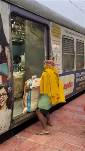 What is the job of a porter at the Indian Railways station? #shorts#facts