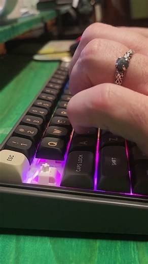 Royal Kludge R65 with Keygeek Keylins